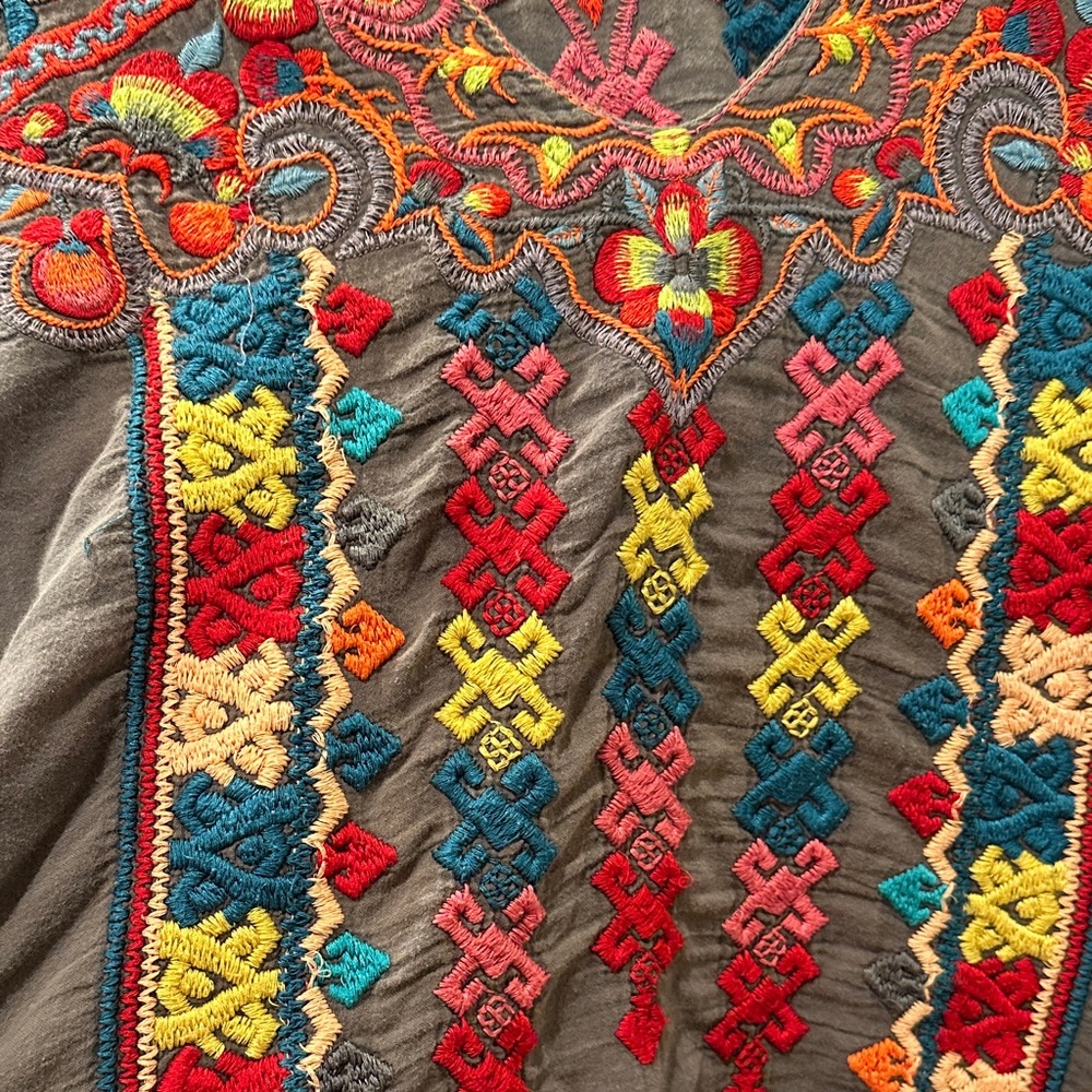 Embroidered Gray Top with Multicolor Accents - Picture 3 of 11